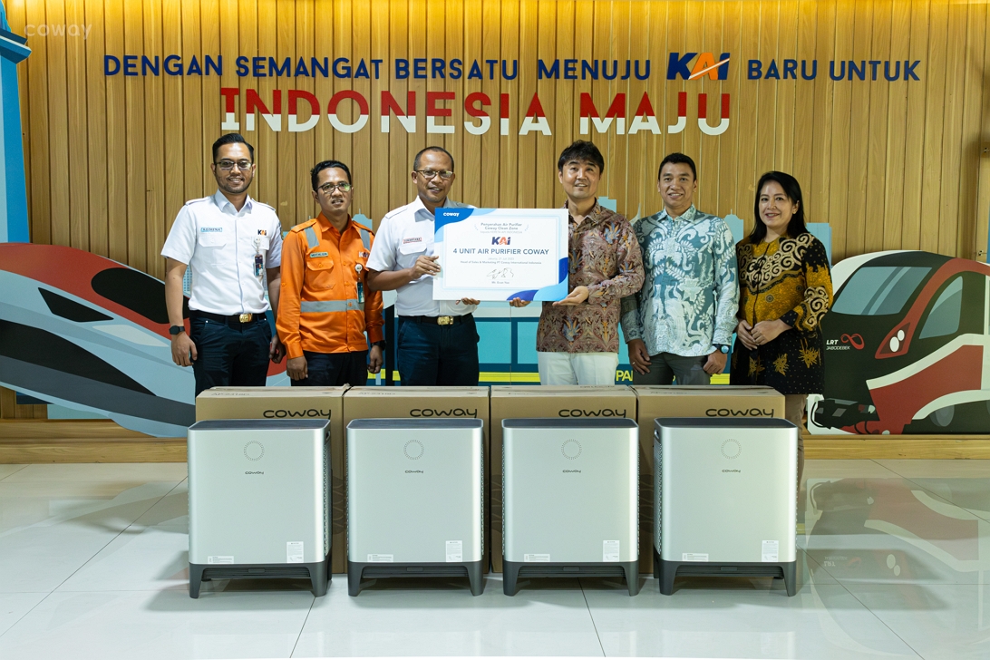 Donasikan Air Purifier di Stasiun Gambir, Coway Dukung Program ESG PT KAI (Persero)