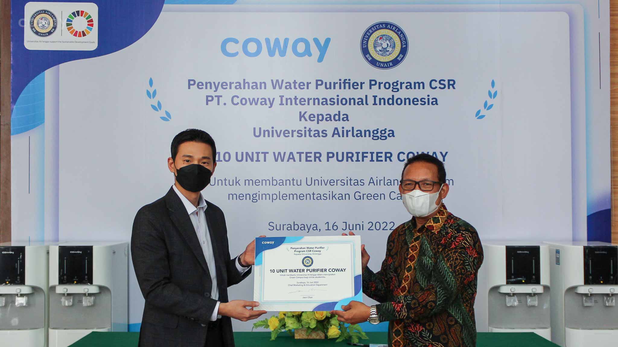 Coway Indonesia Dukung Terwujudnya Green Campus di Universitas Airlangga Surabaya Lewat Penyerahan Water Purifier