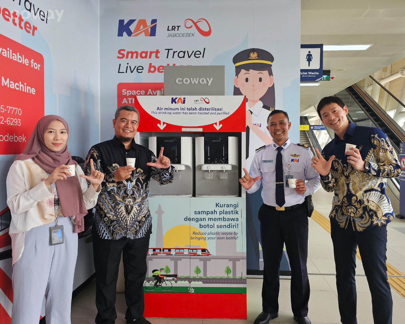 Merdeka dari Plastik, Pengguna LRT Kini Bisa Isi Ulang Air Minum Selama Perjalanan